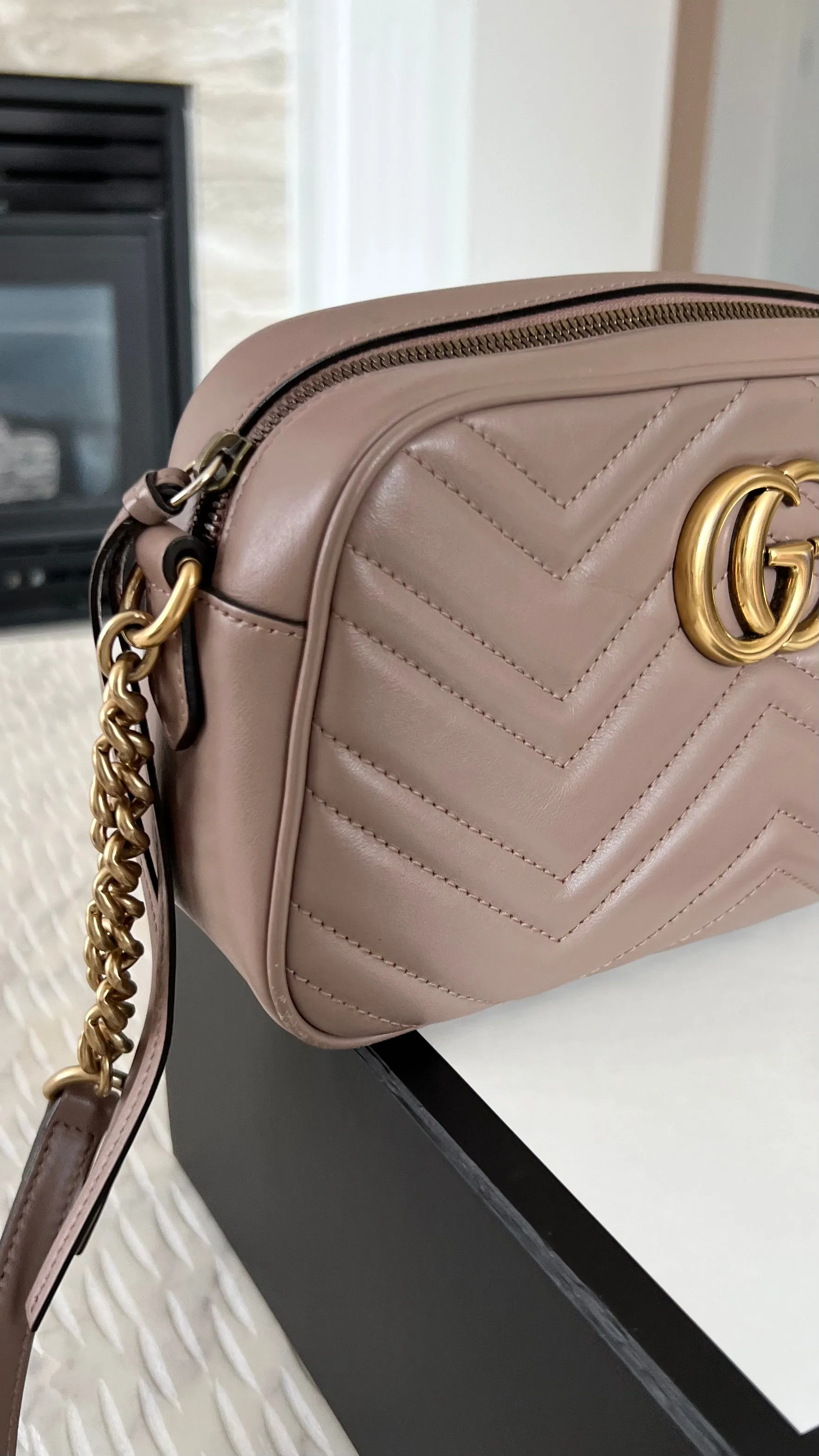 GUCCI GG MARMONT SMALL SHOULDER BAG